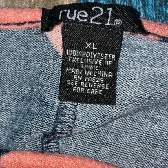 Rue 21 Chevron Pattern Top Women’s XL | Black & White Casual Blouse - Picture 2 of 2